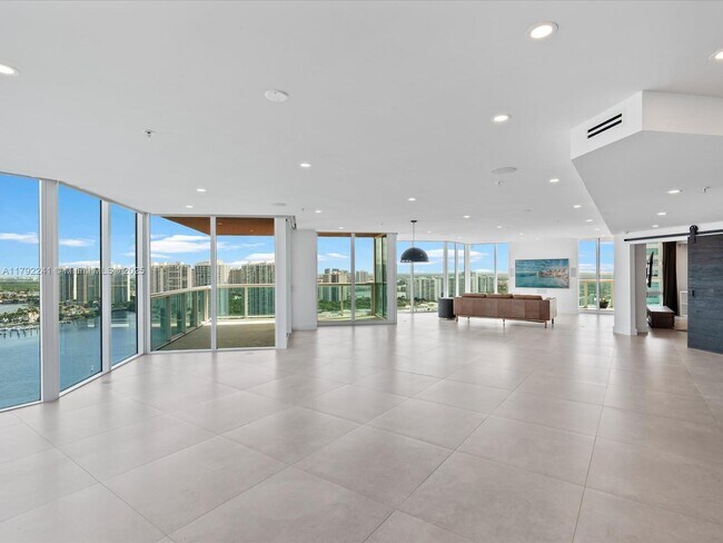 Building Photo - 3370 Hidden Bay Dr