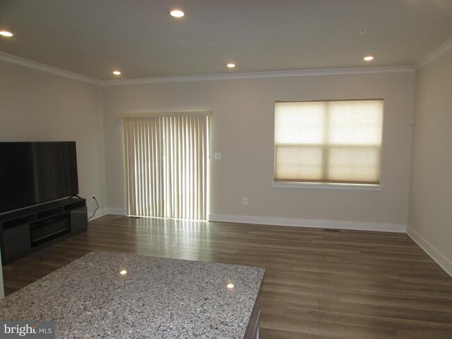 Building Photo - 7866 Johnnycake Rd