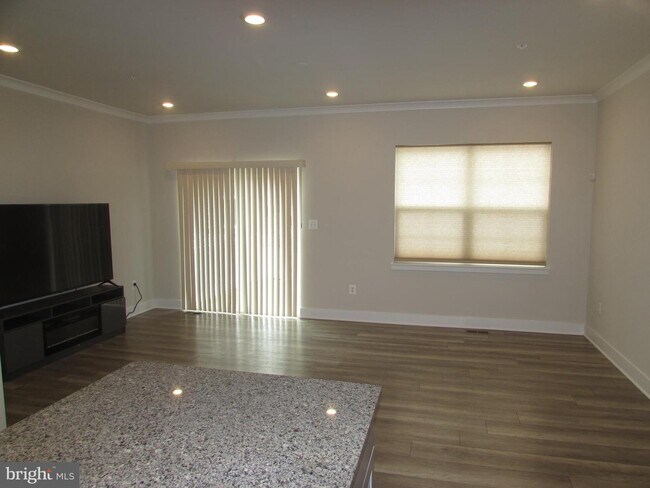Foto del edificio - 7866 Johnnycake Rd