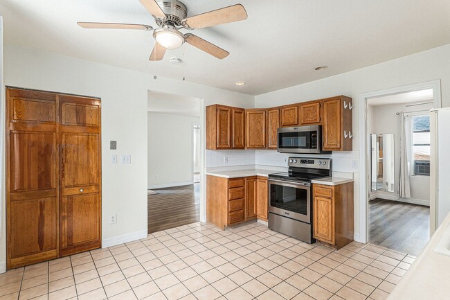 Building Photo - Charming 2-Bedroom Apartment in the Heart ...