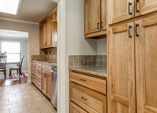 Foto del edificio - 845 Northwood Rd