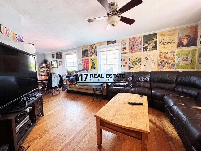 Foto del edificio - 34 Brentwood St