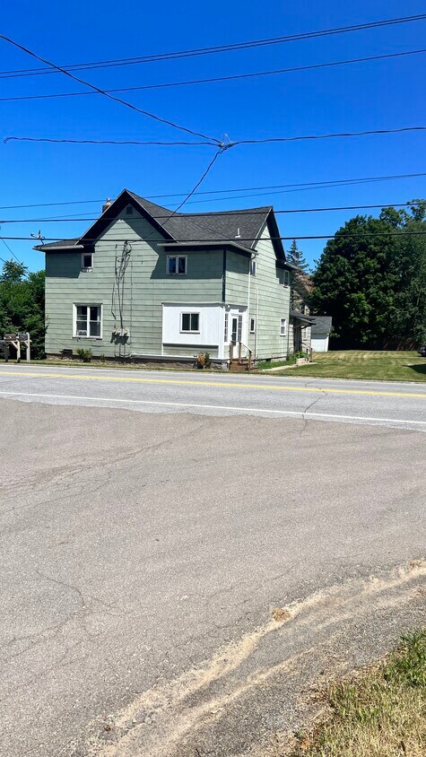 Building Photo - 4406 River St