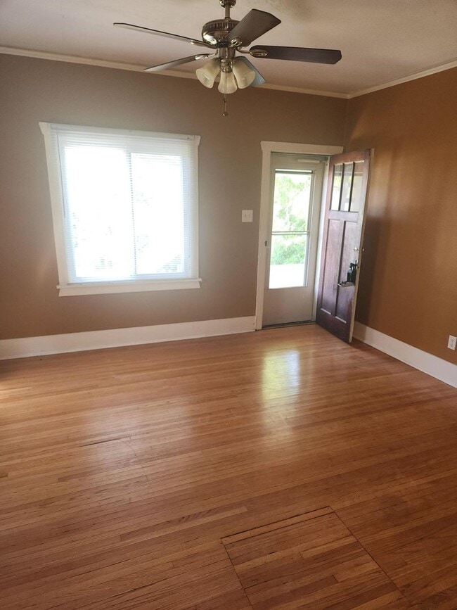 Building Photo - Northside 2 bedroom, 1 bathroom for rent