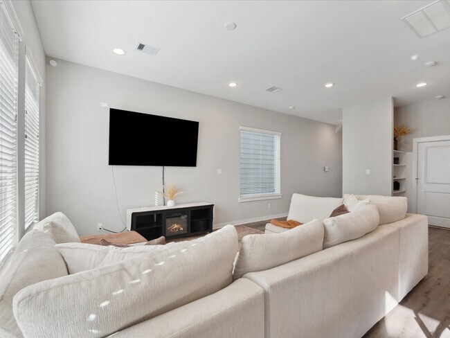 Foto del edificio - 8411 Berry Brush Ln