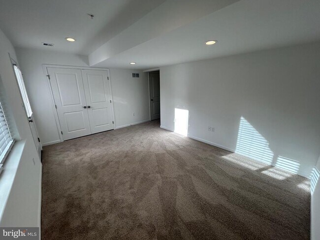 Foto del edificio - 8177 Lenker Dr