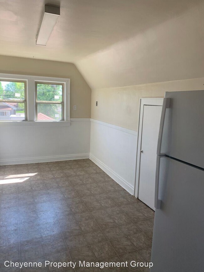 Building Photo - 2 br, 1 bath House - 2915 Reed Ave #4