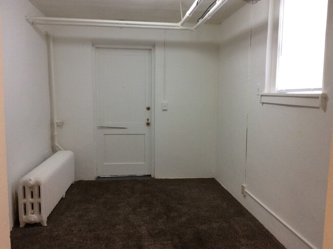 Building Photo - 3020 W 28th St