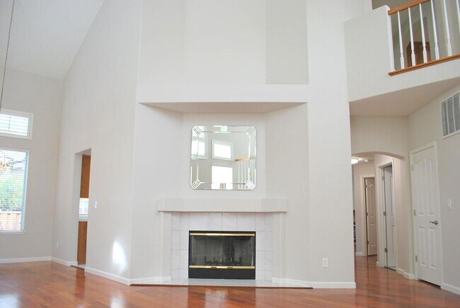 Foto del edificio - Updated Detached Home in Gated Fleur Du Mo...