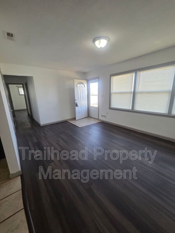 Foto del edificio - 11127 Blue Ridge Blvd