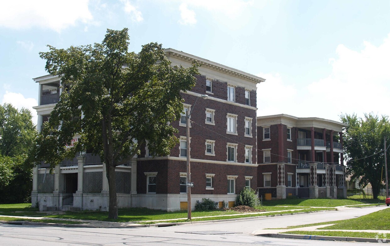 Building Photo - 1601 E Linwood Blvd