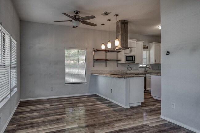 Foto del edificio - 905 E 3rd St