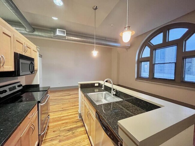 Foto del edificio - 739 Hamilton St