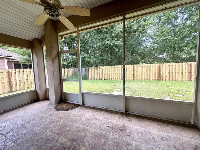 Foto del edificio - Renovated, Spacious Home in Mandarin!