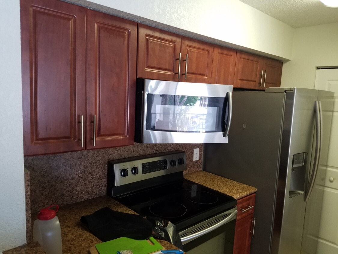 Upgraded Kitchen - 570 S Park Rd