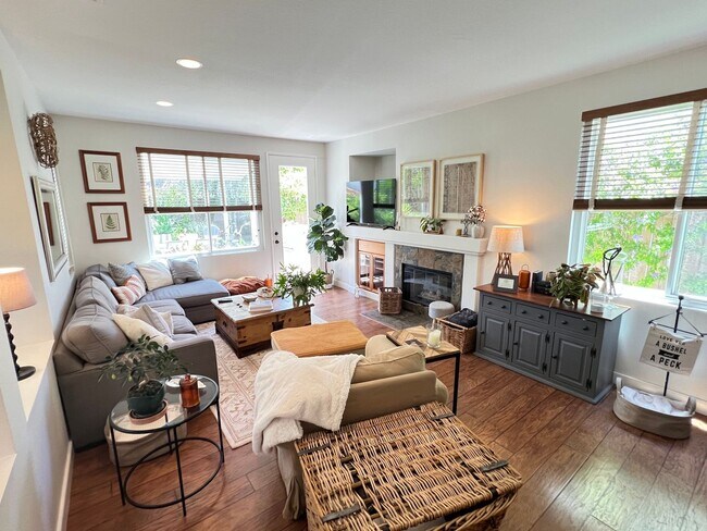 Foto del edificio - Wonderfully Updated 3 Bed 2.5 Bath Foothil...