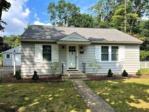 Building Photo - 548 Cromwell Dr