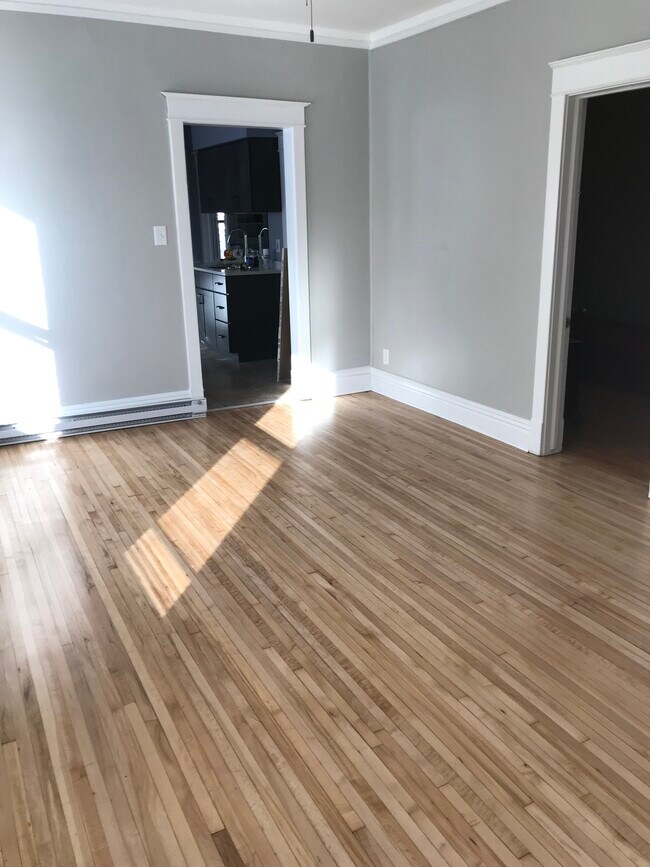Foto del edificio - 327 E 6th St