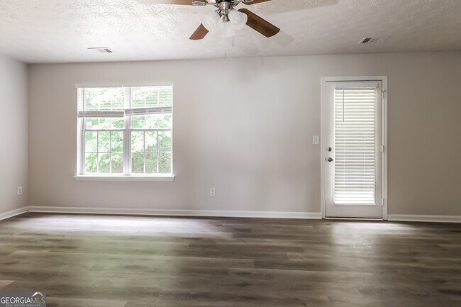 Building Photo - 2041 Gates Ct