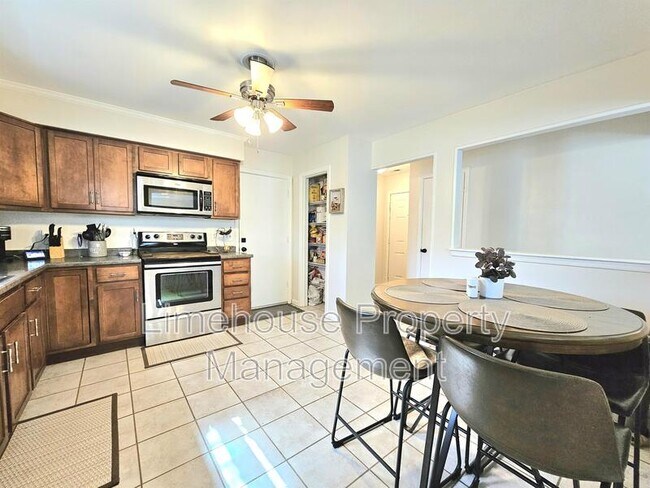 Building Photo - 1305 Crane Crescent