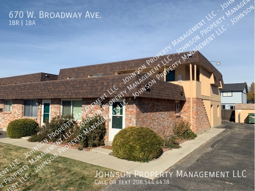 Primary Photo - 670 W Broadway Ave
