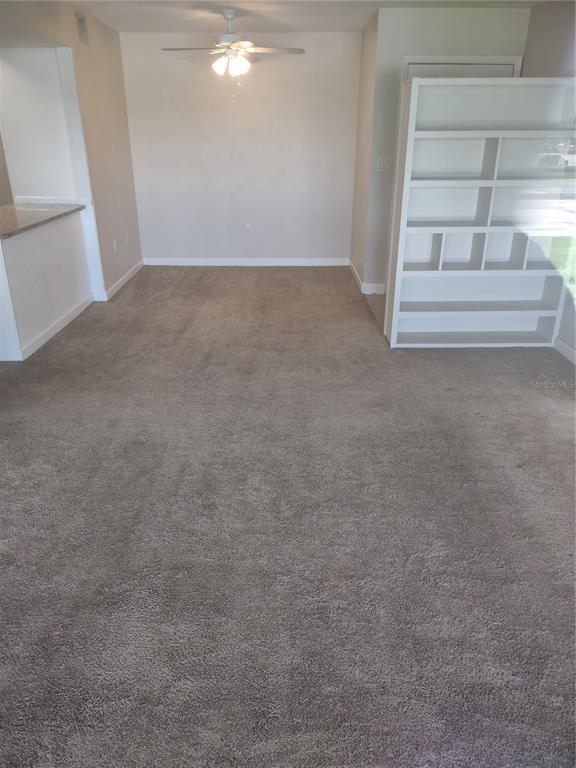 Foto del edificio - 890 N Village Dr