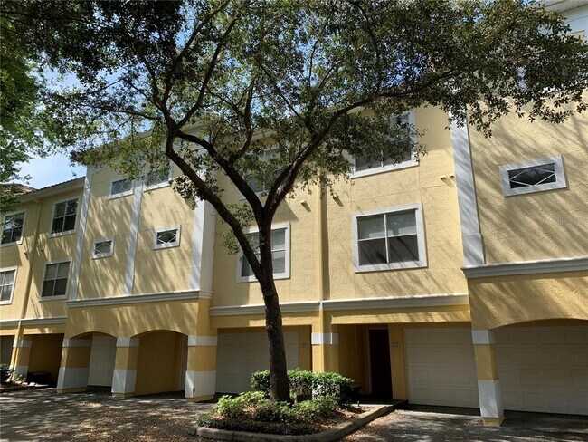 Foto del edificio - 2443 Legacy Lake Dr