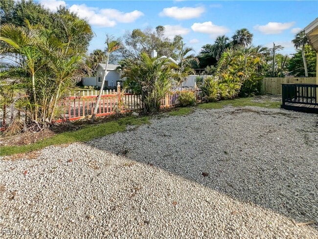 Building Photo - 2342 Stella St