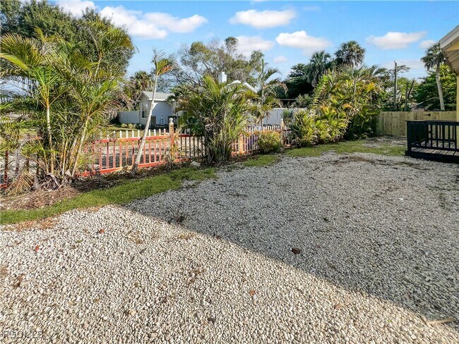 Foto del edificio - 2342 Stella St