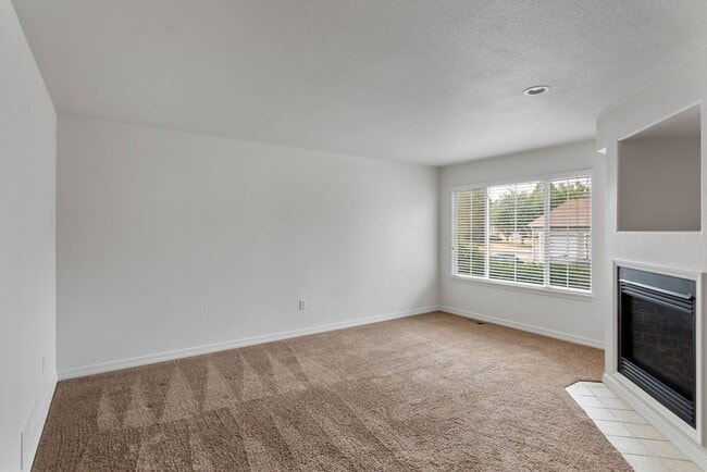 Building Photo - Spacious 2 bedroom 3 bath Townhome - South Fort Collins