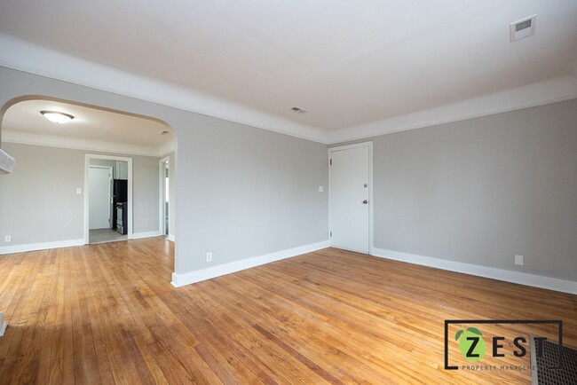 Foto del edificio - 9770 Outer