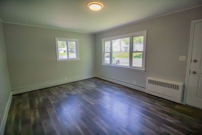 Building Photo - Charming Home for Rent in North Colonie Sc...