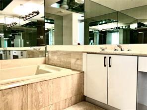 Building Photo - East Island Boulevard, Aventura, FL 33160 - 2 BR 2 BA condo