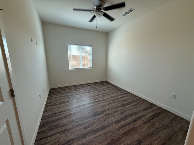 Foto del edificio - 9007 Canyon St