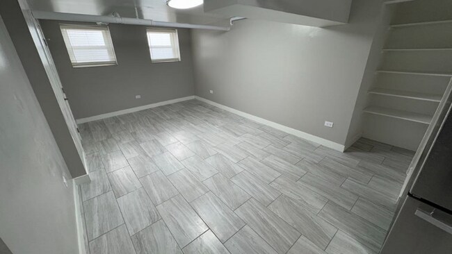 Building Photo - 5454 W Berteau Ave