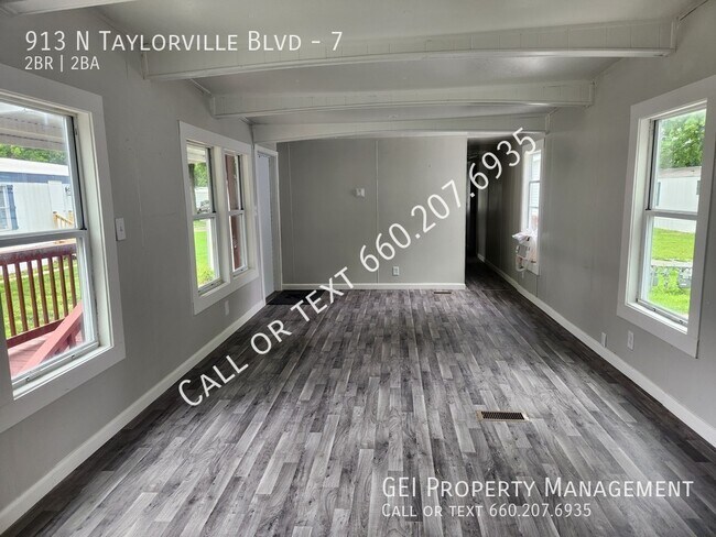 Foto del edificio - 913 N Taylorville Blvd