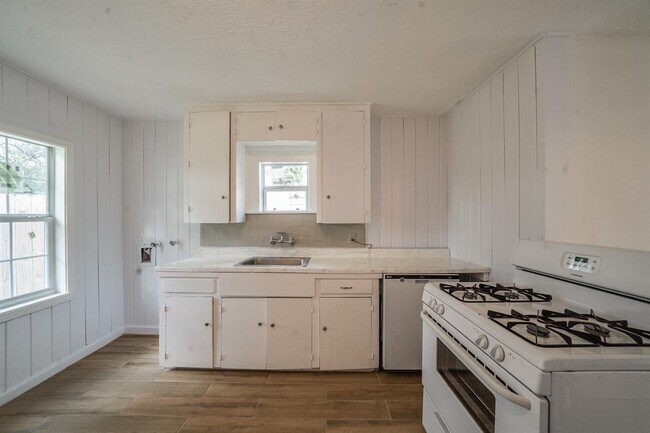 Building Photo - 3710 Cactus St