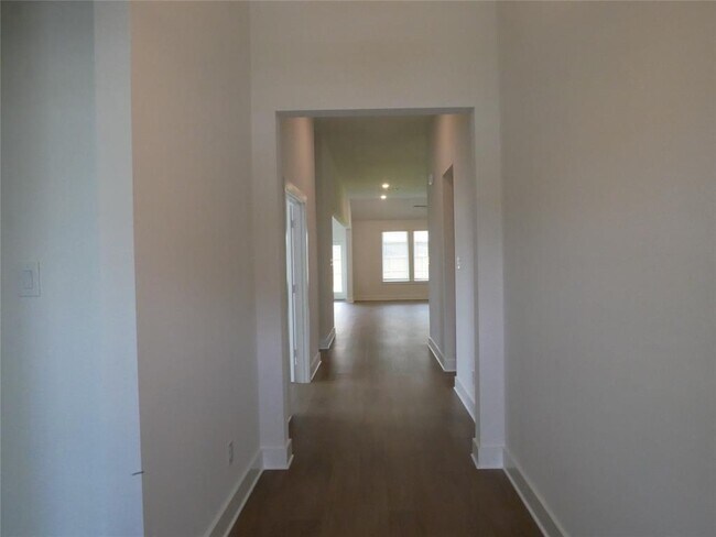 Building Photo - 8503 Pier Cove Dr