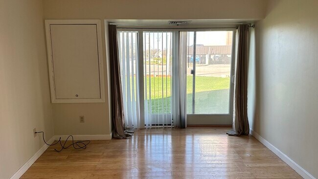 Foto del edificio - 133 Commander Shea Blvd