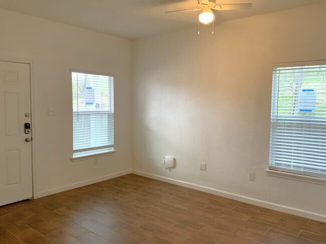 Foto del edificio - 9834 Pelsey St Unit A