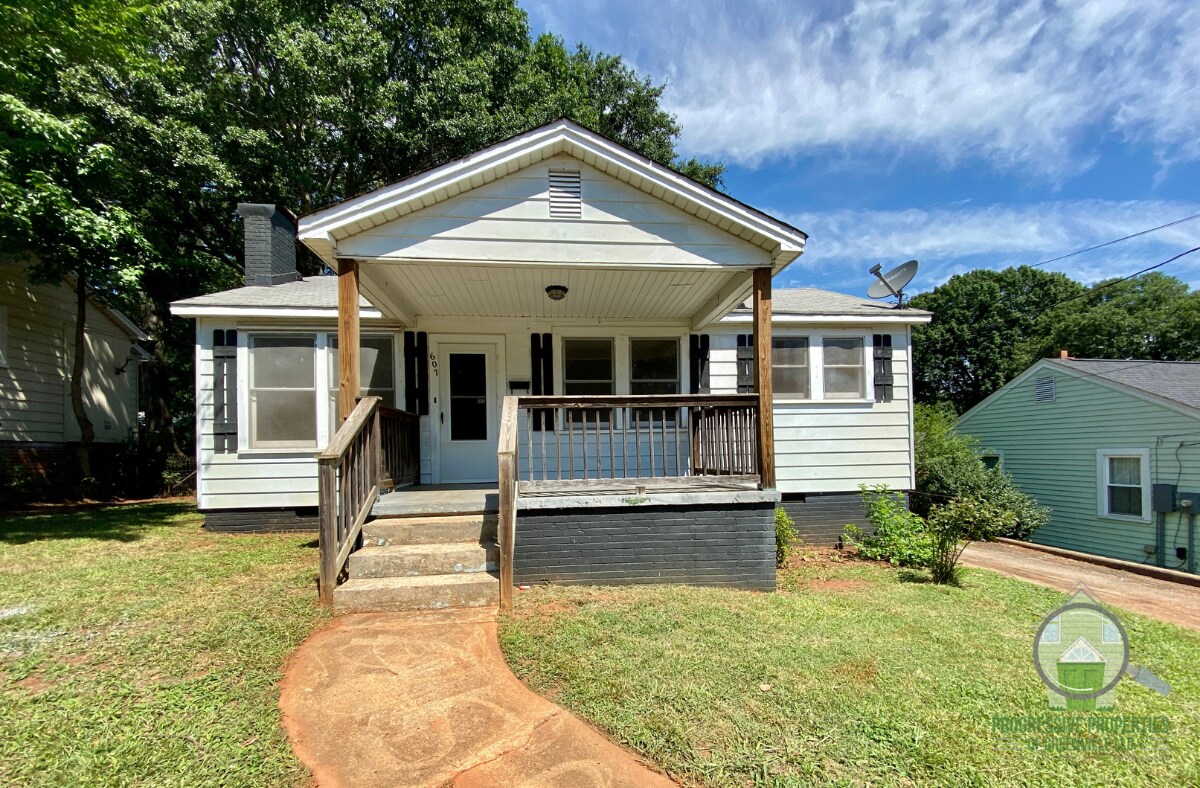 Primary Photo - 607 Perry Rd