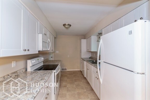 Foto del edificio - NOW AVAILABLE! - 4953 STEVENS ROAD, AKRON,...