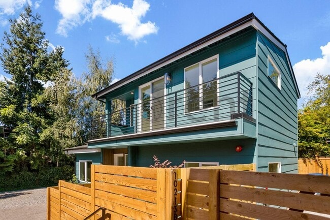 Building Photo - Unit C