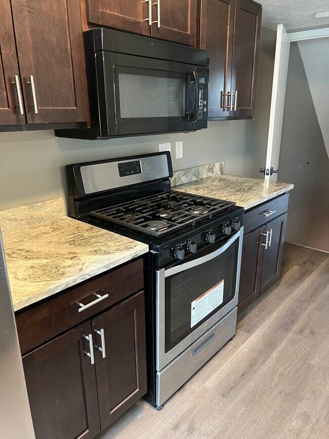 Building Photo - 658 Mawyer Dr