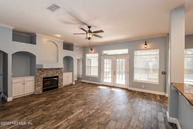 Building Photo - 604 S Indigo Terrace