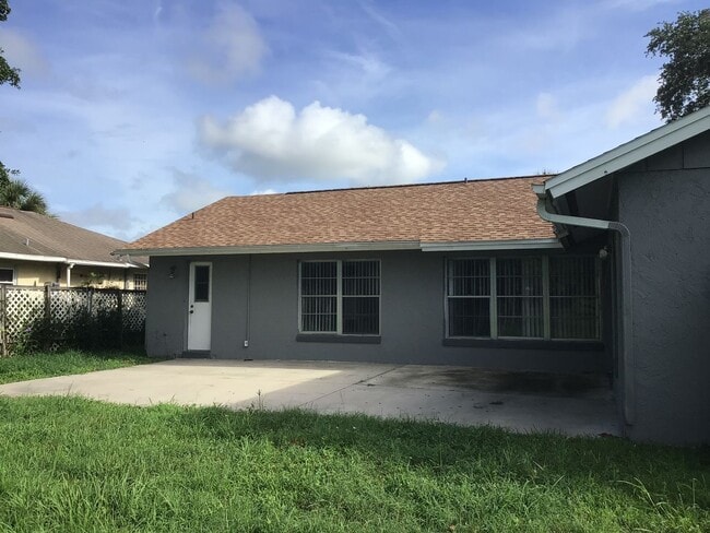 Building Photo - 1-Story Home.. 4 bedroom 2 bath home