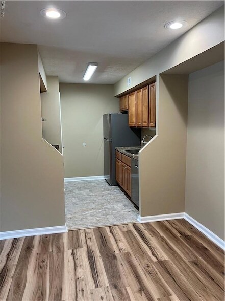 Building Photo - 4003 Governors Square