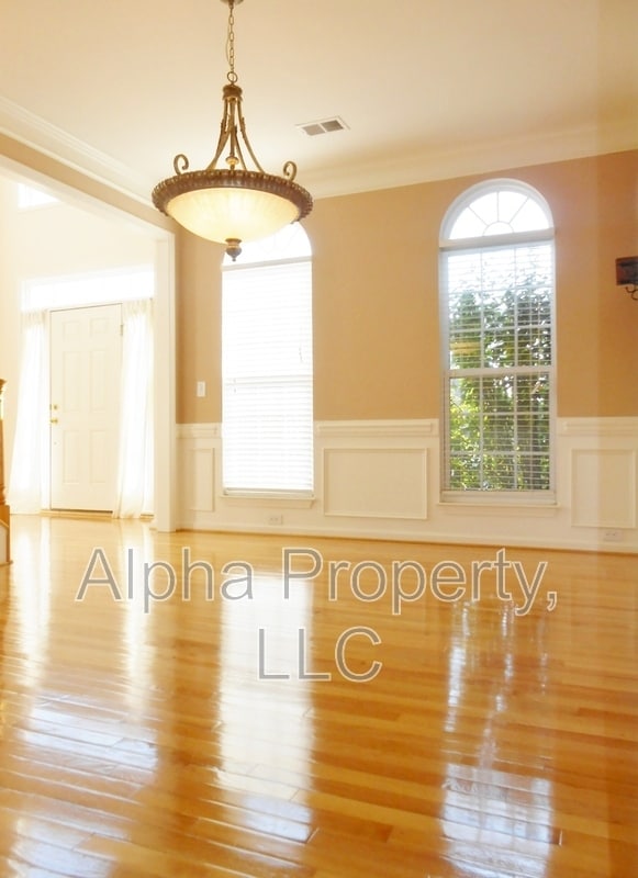 Foto del edificio - 1205 Carriage Park Cir