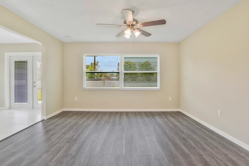 Foto del edificio - 10412 W Hazelwood Ave