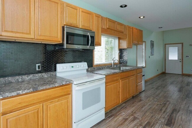 Foto del edificio - 935 Woodland Beach